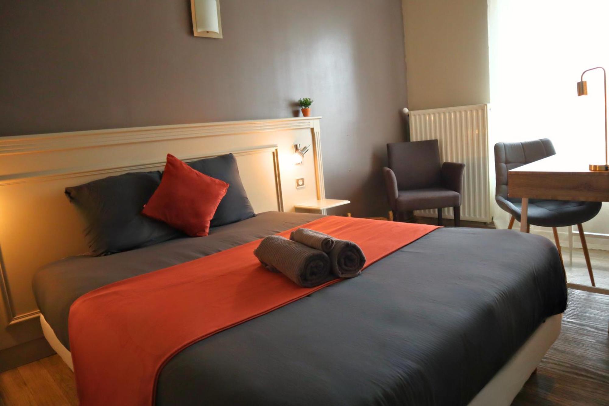 Studios & Appartements Confortables Au Centre De Bourbourg - Gare A Proximite Exterior foto