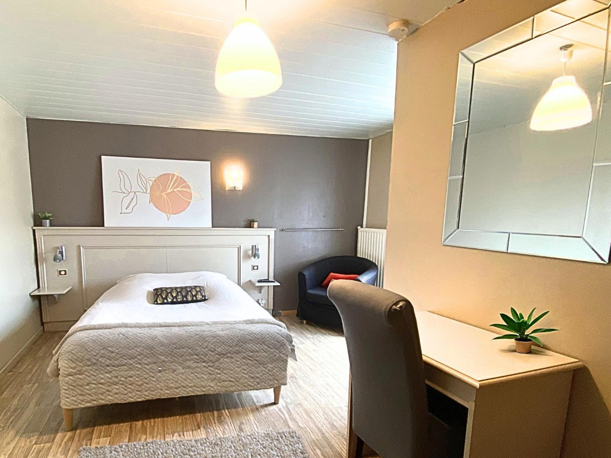 Studios & Appartements Confortables Au Centre De Bourbourg - Gare A Proximite Exterior foto